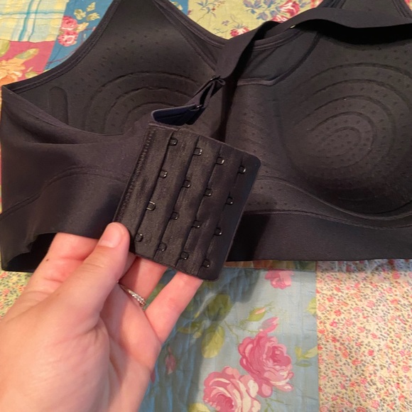 Under Armour Sports Bra - Picture 4 of 5